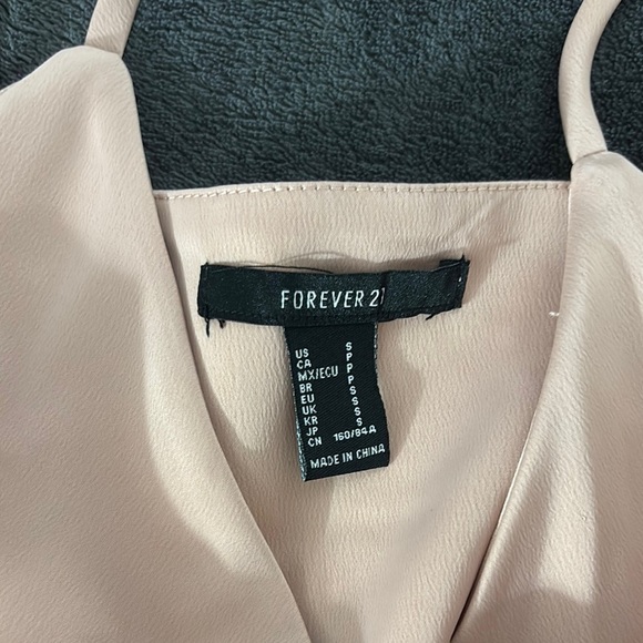 Elegant Cream Sleeveless Dress - Picture 6 of 9